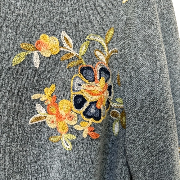 Fig and Flower blue side  front tie blouse with floral embroidery - Picture 3 of 5